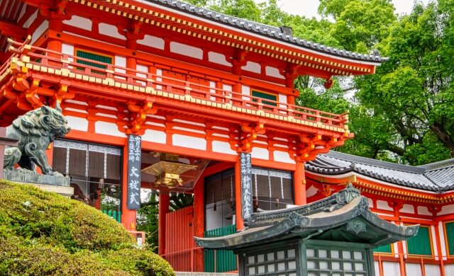 West Gate of Yasaka Shrine in Kyoto